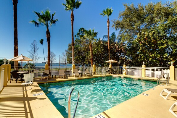 Outdoor pool, sun loungers
