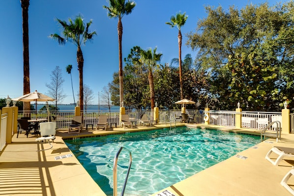 Outdoor pool, sun loungers