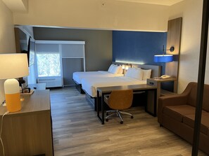 Premium bedding, in-room safe, desk, blackout curtains - Comfort Suites Clearwater - Dunedin (Clearwater)