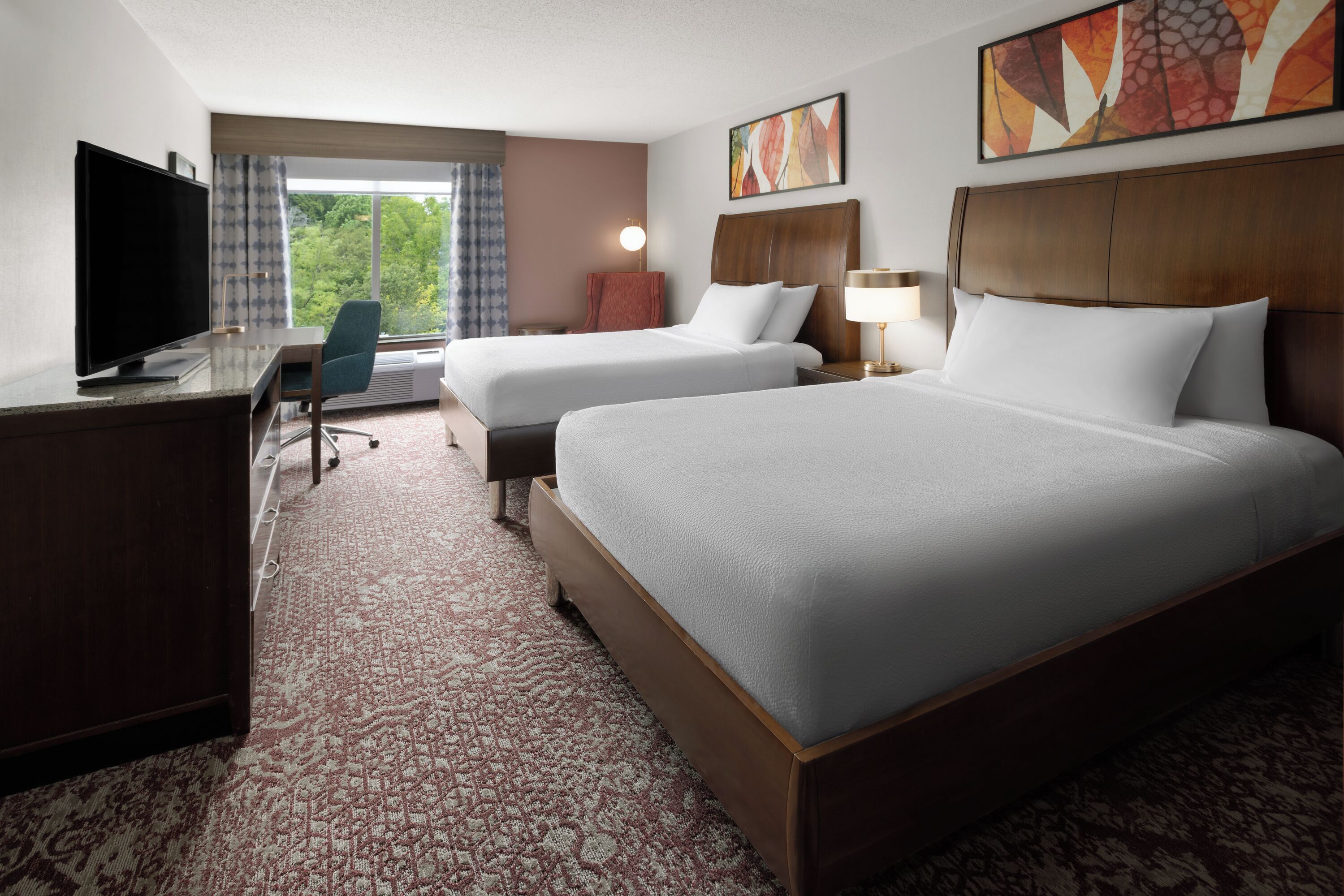 جناح جونيور - سريران كبيران | ملاءات للفراش لا تسبب الحساسية وستائر تعتيم ومكواة/لوح كي