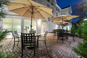 Terrace/patio - Hilton Garden Inn State College (State College)