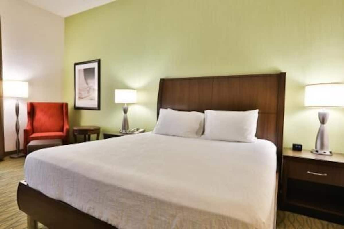 Hypo-allergenic bedding, blackout curtains, iron/ironing board