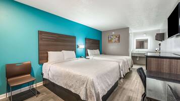 Escritorio, cortinas blackout, wifi gratis y ropa de cama