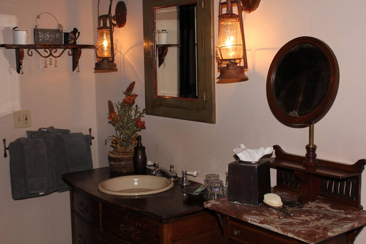lonesome dove villa | bathroom | free toiletries, hair dryer, towels, soap