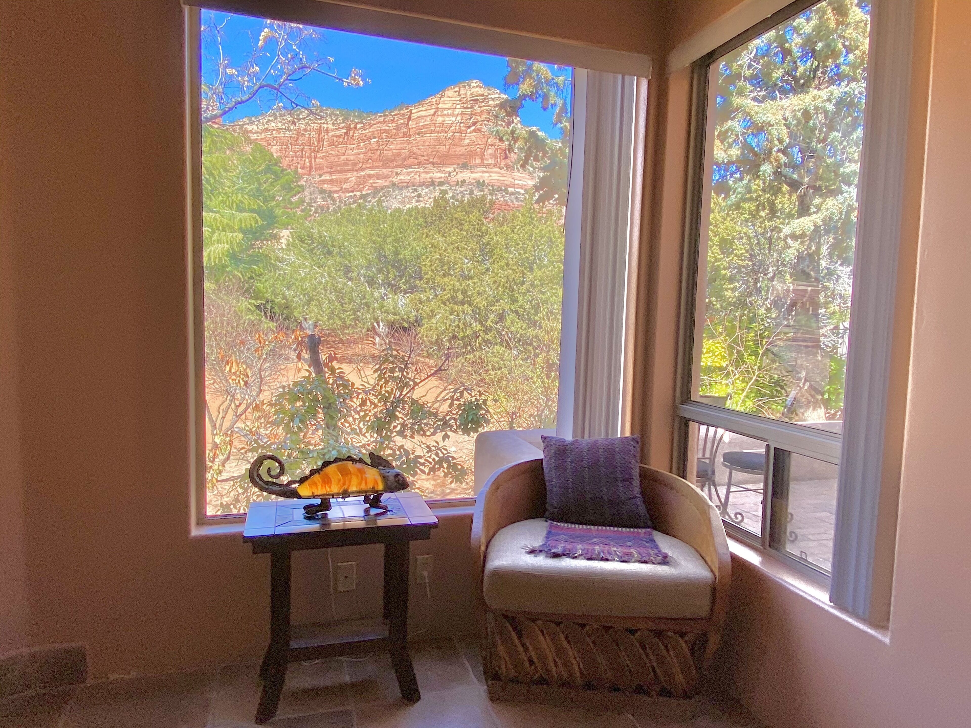 purple lizard villa | bathroom | free toiletries, hair dryer, towels, soap