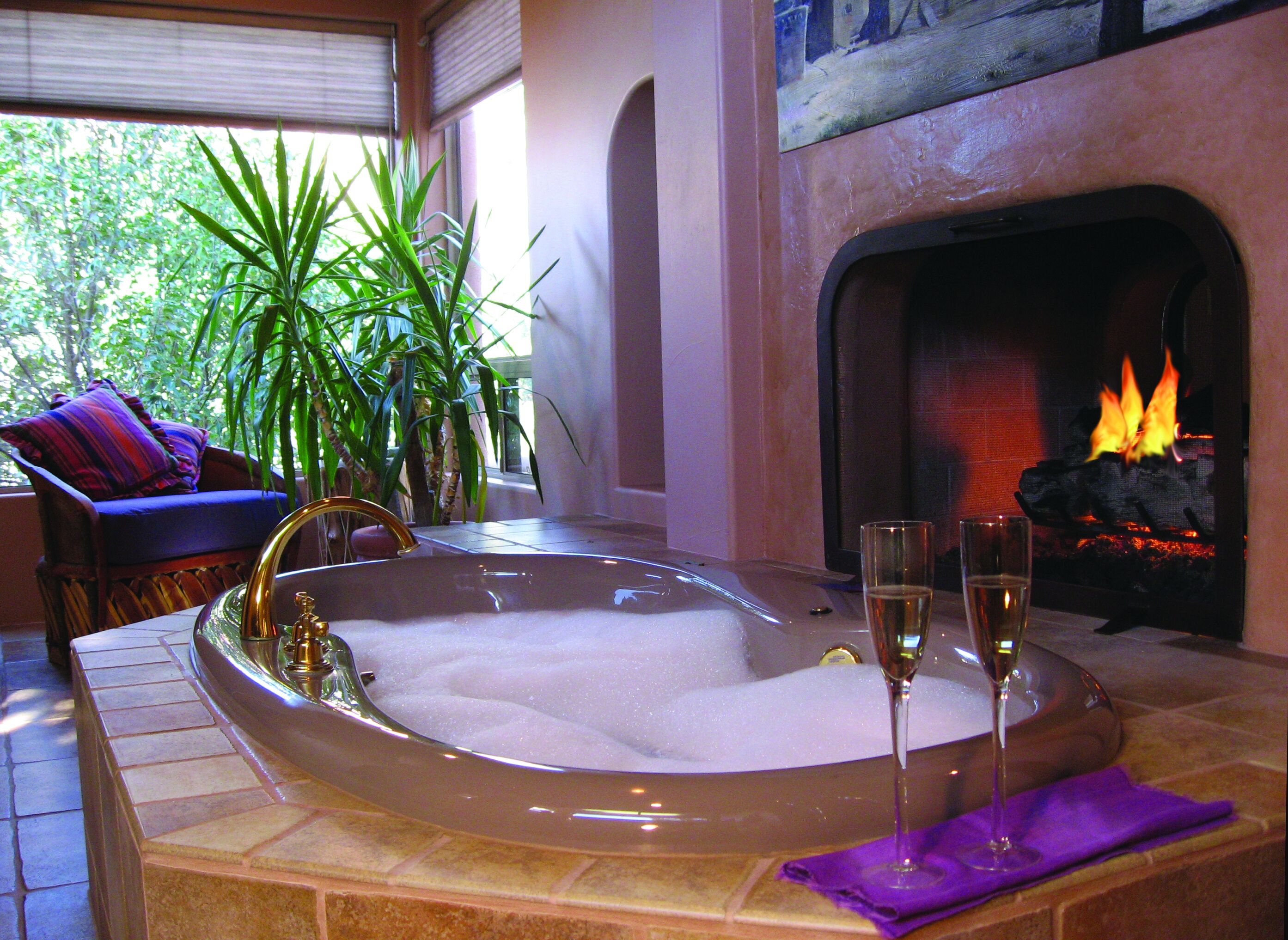 purple lizard villa | bathroom | free toiletries, hair dryer, towels, soap