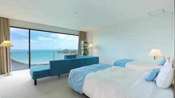 Habitación cuádruple Deluxe, no fumadores (Top floor) | Tabla de planchar con plancha, wifi gratis, ropa de cama