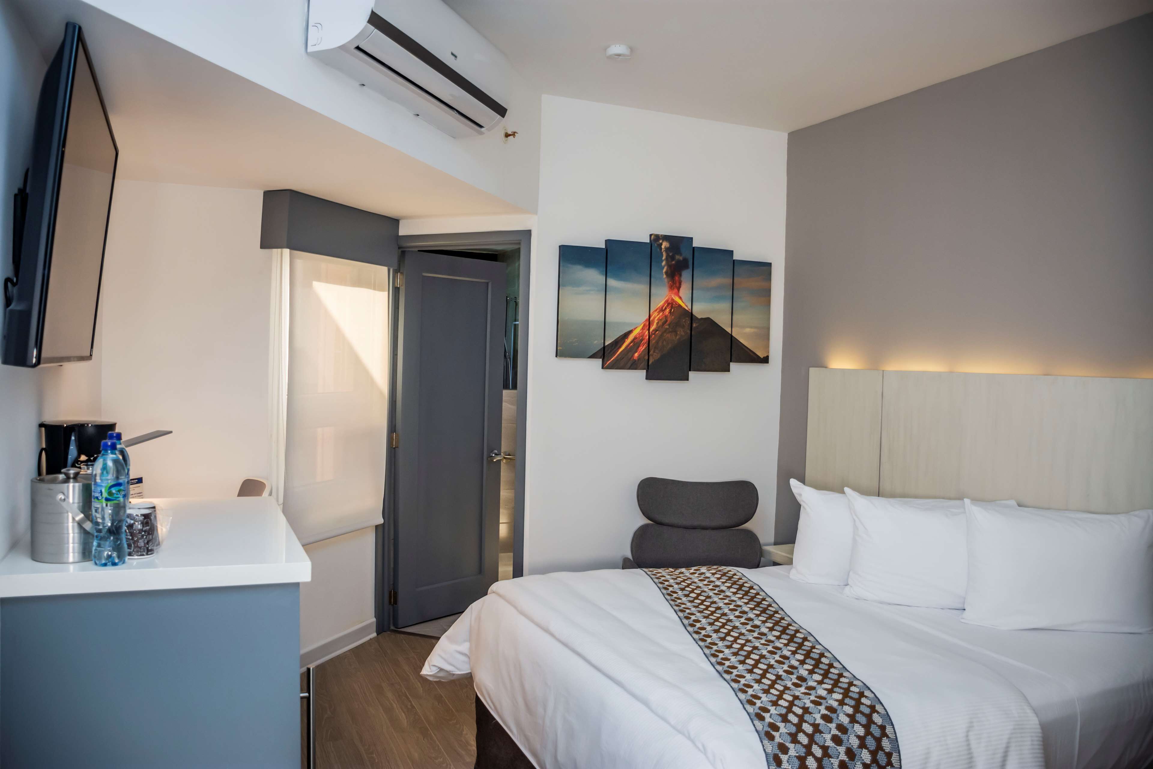superior room, 1 king bed, non smoking | in-room safe, desk, iron/ironing board, free wifi