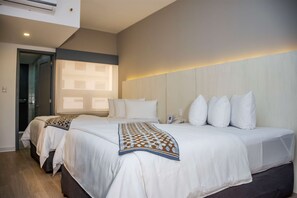 Superior-Zimmer, 2 Doppelbetten, Nichtraucher | Zimmersafe, Schreibtisch, Bügeleisen/Bügelbrett, kostenloses WLAN
