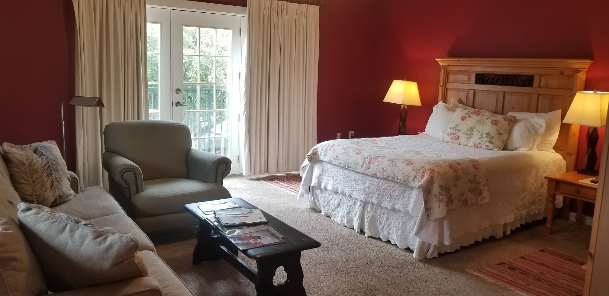 signature courtyard room, 1 queen bed, non-smoking (rooms 4-10) | desk, iron/ironing board, free wifi, bed sheets