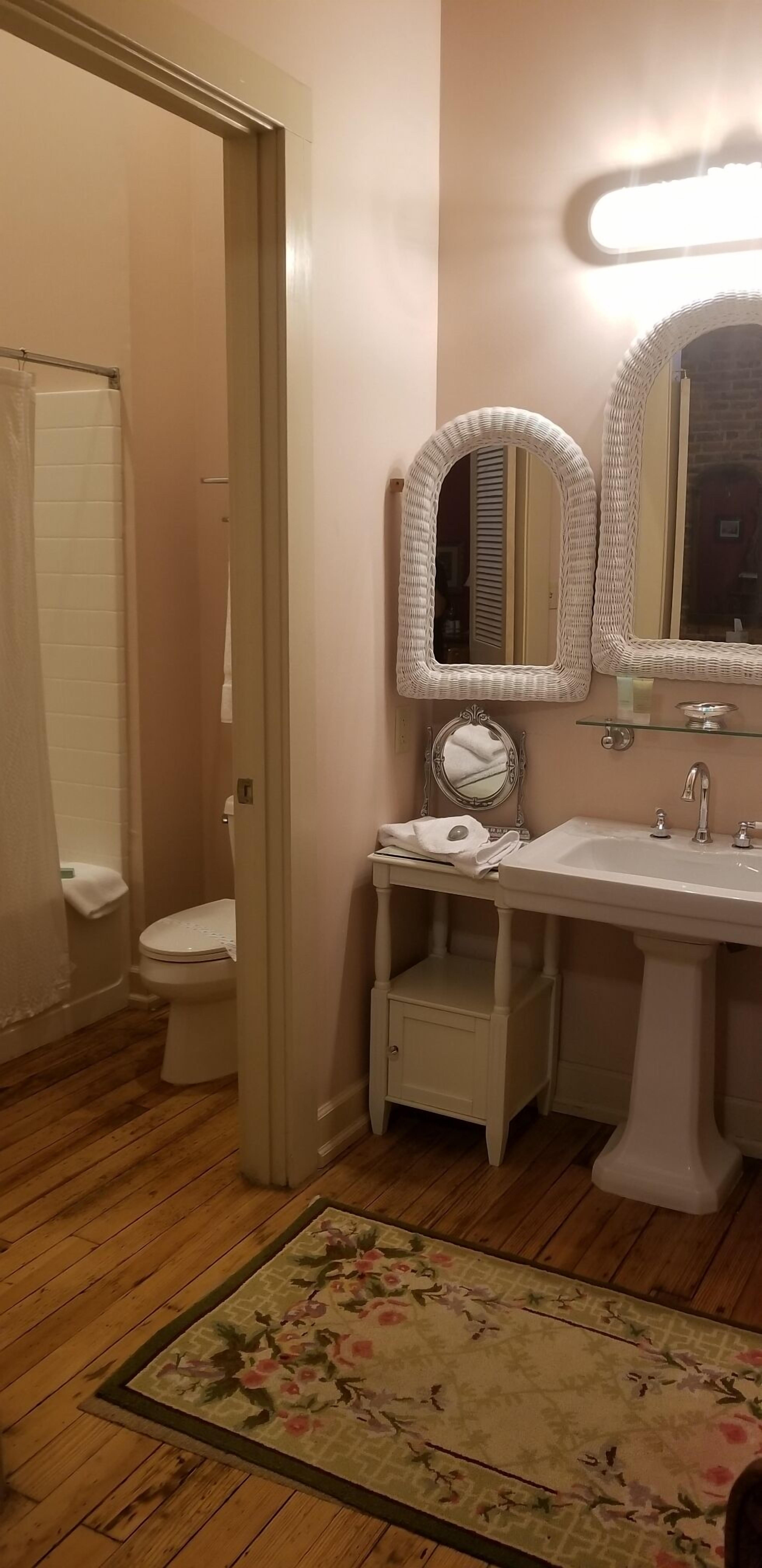 signature jefferson st rooms, 1 queen bed, non-smoking (rooms 11-17) | bathroom | combined shower/bathtub, free toiletries, hair dryer, towels