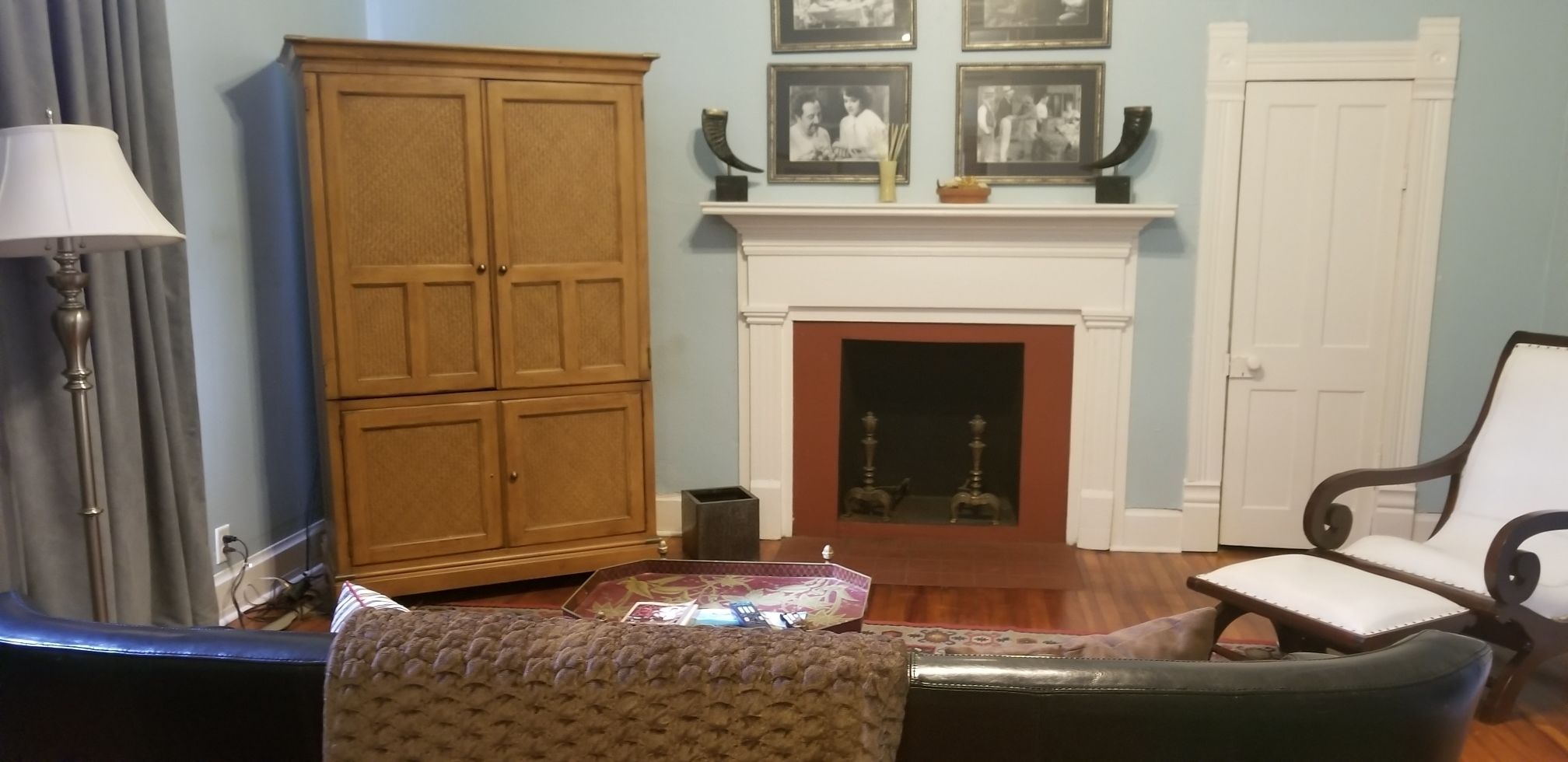 deluxe mason house suite, 1 queen bedroom, non-smoking (pet friendly - 21 & 24) | living area | flat-screen tv