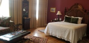 Habitación Prestigio, 1 cama Queen size, para no fumadores | Escritorio, tabla de planchar con plancha, wifi gratis y ropa de cama