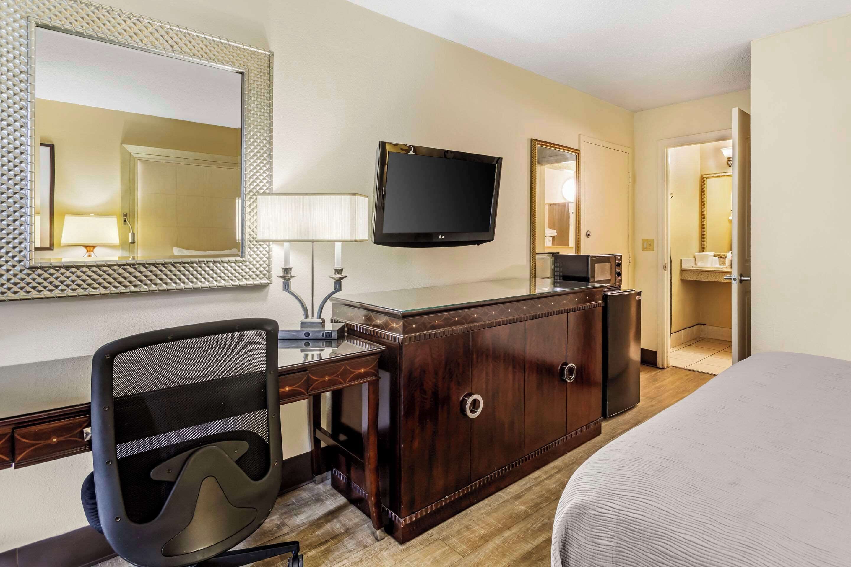 Escritorio, tabla de planchar con plancha y cunas gratuitas 