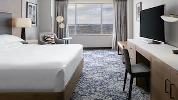 Bantalan ekstra lembut, brankas, meja kerja, dan setrika/meja setrika