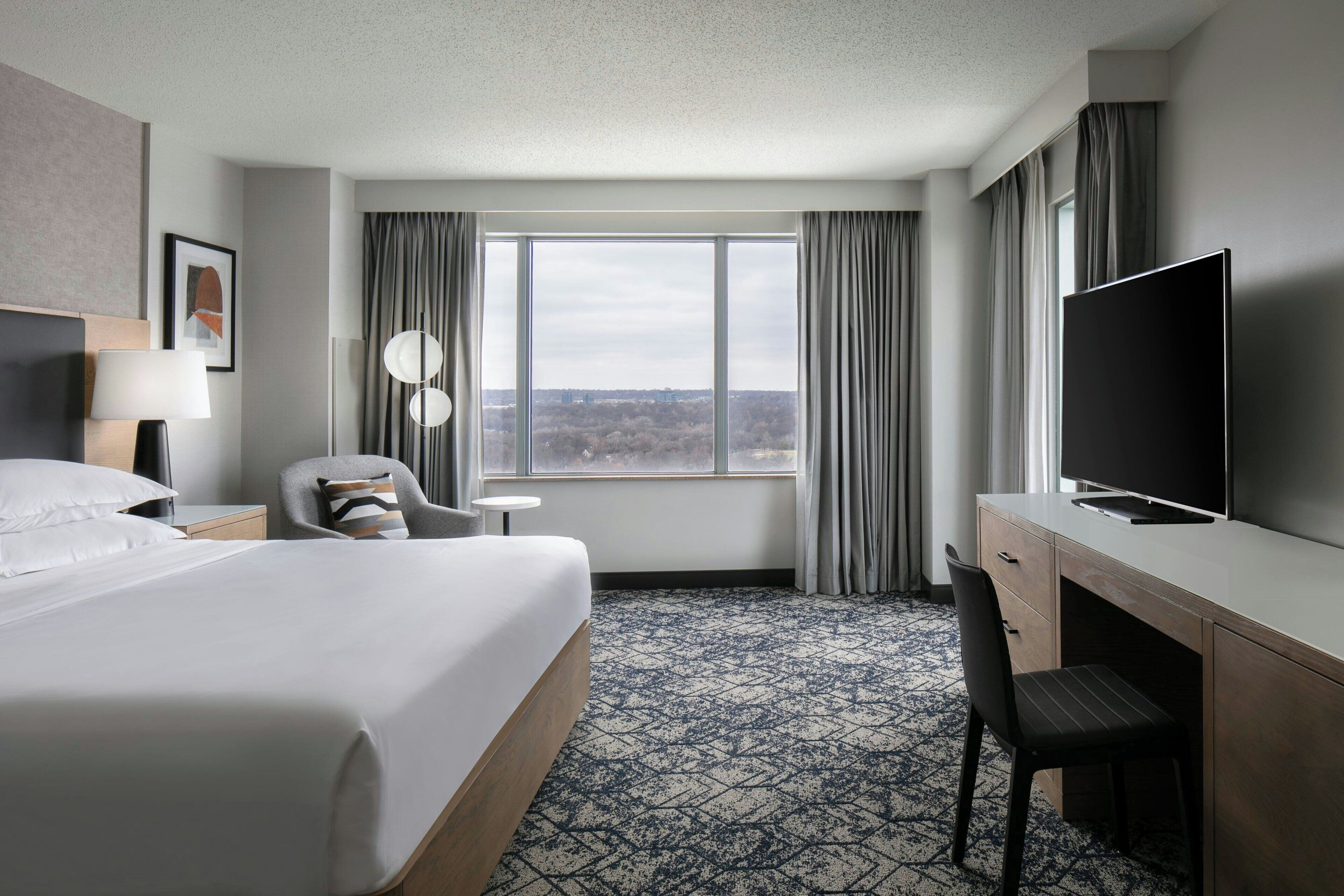 Room, 1 King Bed | Pillowtop beds, in-room safe, desk, iron/ironing board