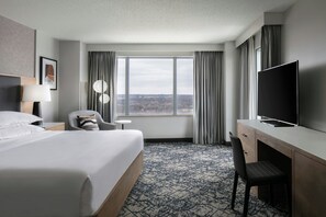 Room, 1 King Bed | Pillow-top beds, in-room safe, desk, iron/ironing board - Sheraton Overland Park Hotel at the Convention Center (Overland Park)