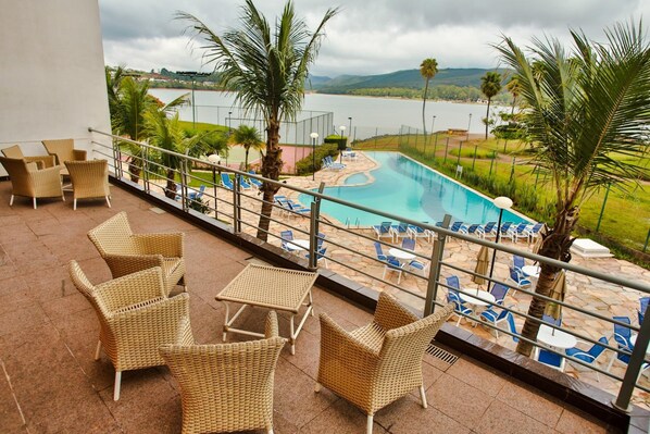 Außenpool, Liegestühle