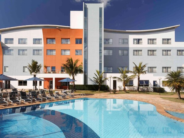 Outdoor pool, pool loungers