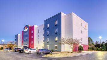 A multi-story hotel with a parking lot.