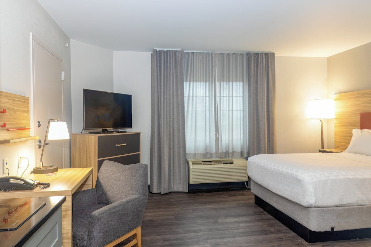 1 Schlafzimmer, hochwertige Bettwaren, individuell eingerichtet