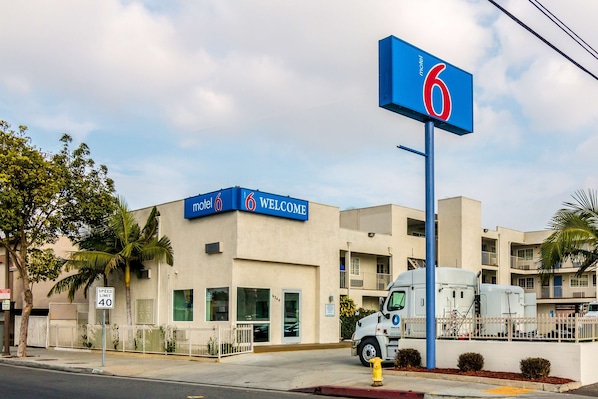 Exterior - Motel 6 Bell Gardens, CA - Los Angeles (Bell Gardens)