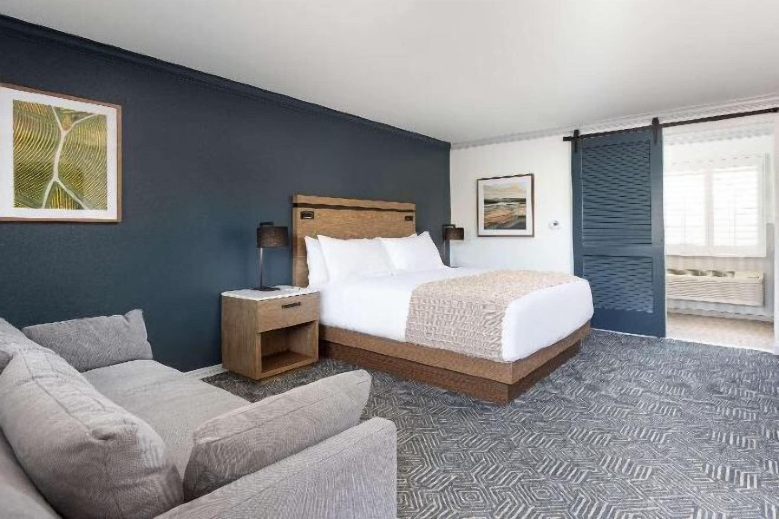 Caja de seguridad en la habitación y escritorio 