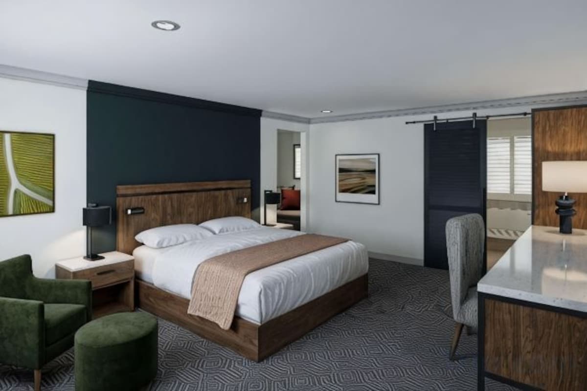 In-room safe, desk, iron/ironing board (on request), WiFi (free)