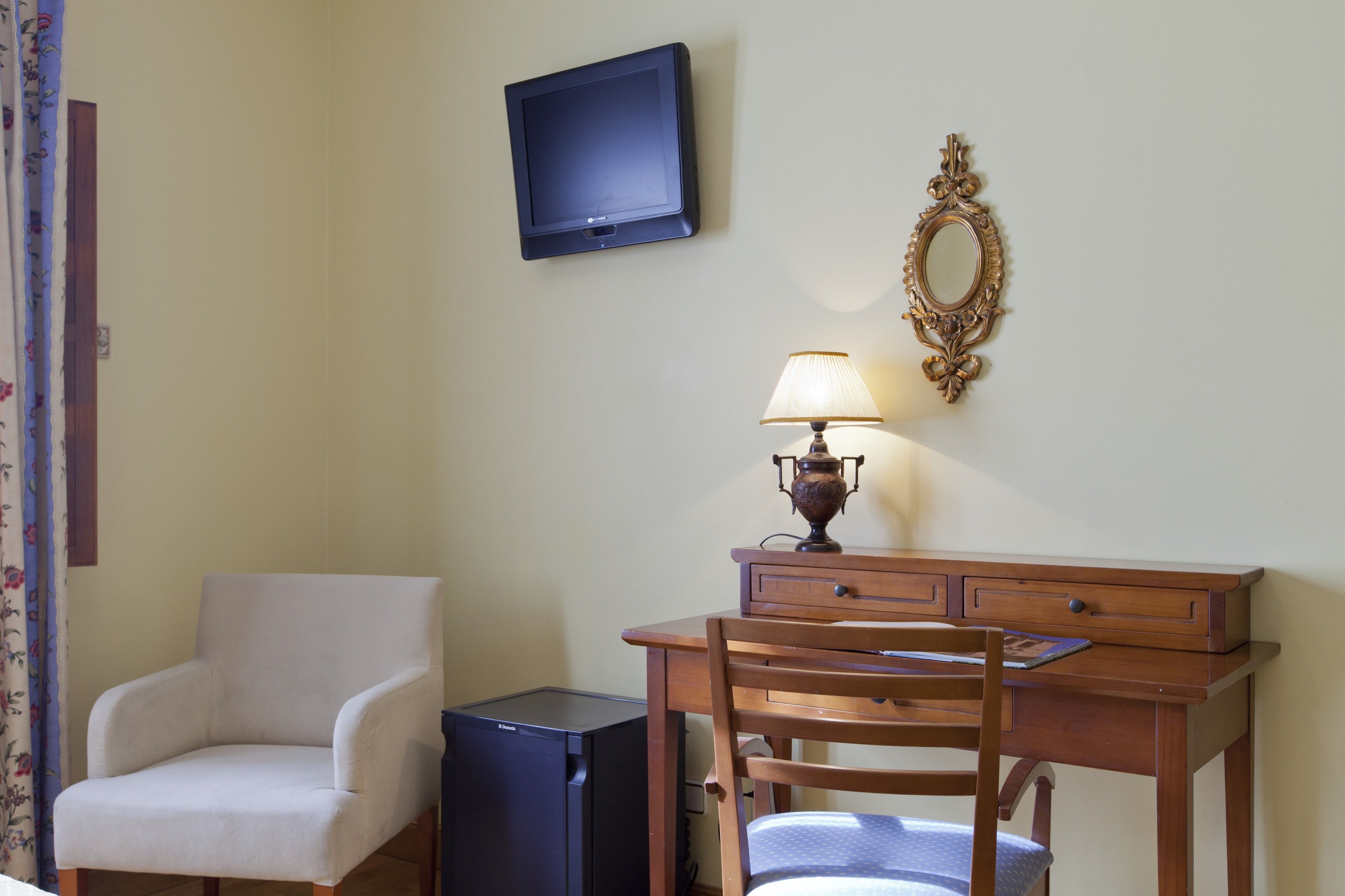 minibar, in-room safe, individually decorated, individually furnished