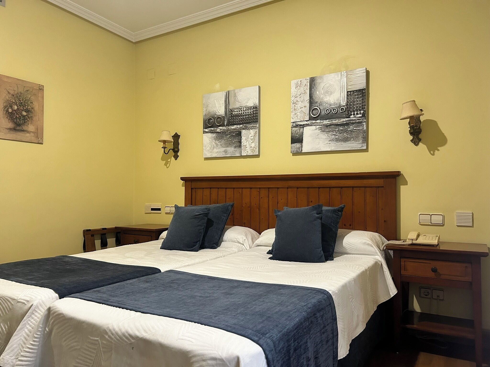 Comfort kamer, 1 twee- of 2 eenpersoonsbedden | Een minibar, een kluis op de kamer, individueel gedecoreerd
