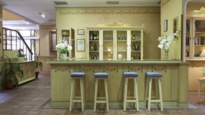 Bar (on property) - Hotel Casona de la Reyna (Toledo)