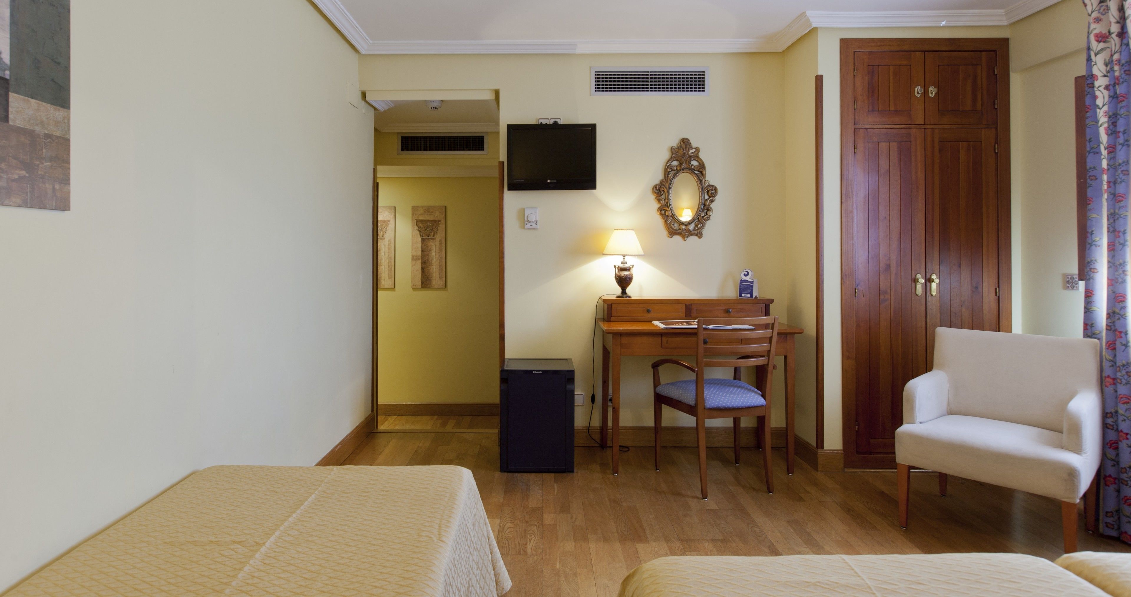 minibar, in-room safe, individually decorated, individually furnished