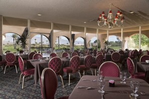 Breakfast and dinner served, American cuisine - Borrego Springs Resort & Spa (Borrego Springs)