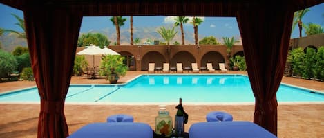 2 piscine all'aperto, una piscina riscaldata, cabine incluse nel prezzo