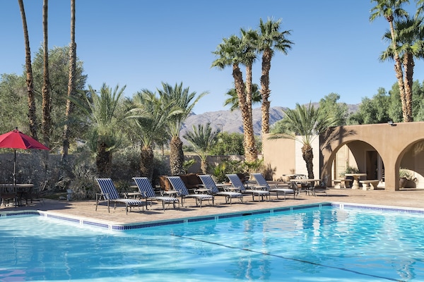 2 outdoor pools, a heated pool, free pool cabanas, pool loungers