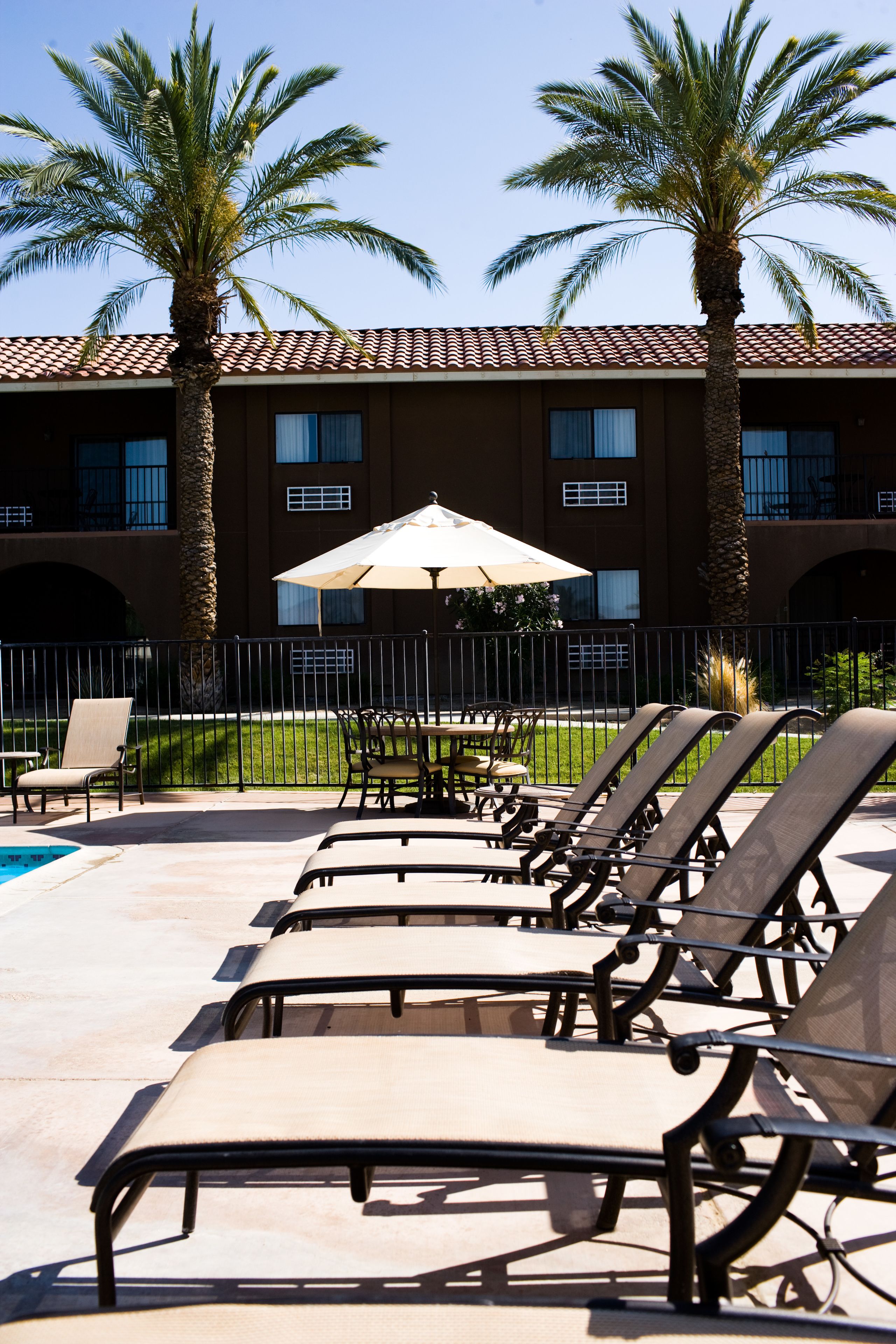 2 outdoor pools, a heated pool, free cabanas, sun loungers