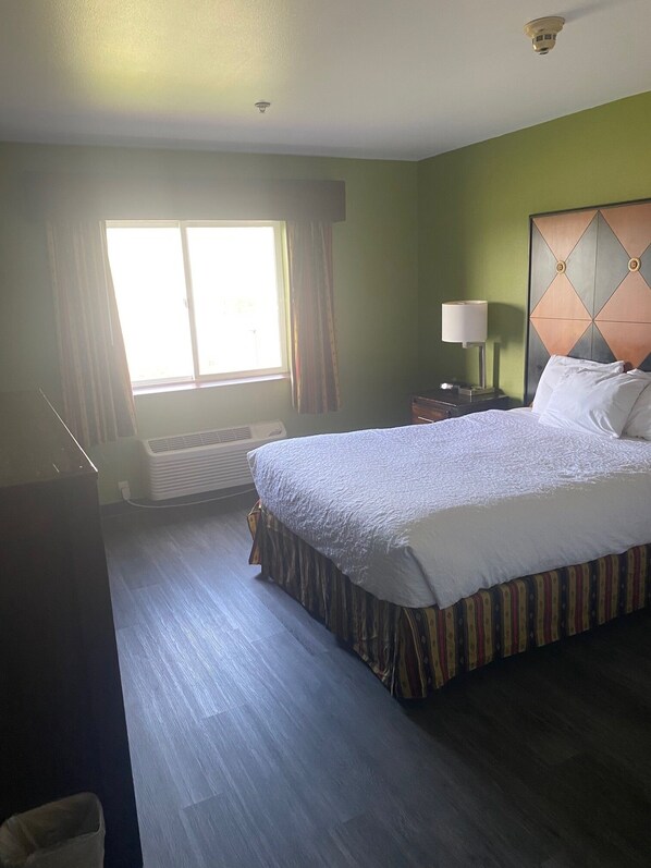 1 dormitorio, escritorio, tabla de planchar con plancha y wifi gratis