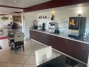 فطور أوروبي مجانًا يوميًا