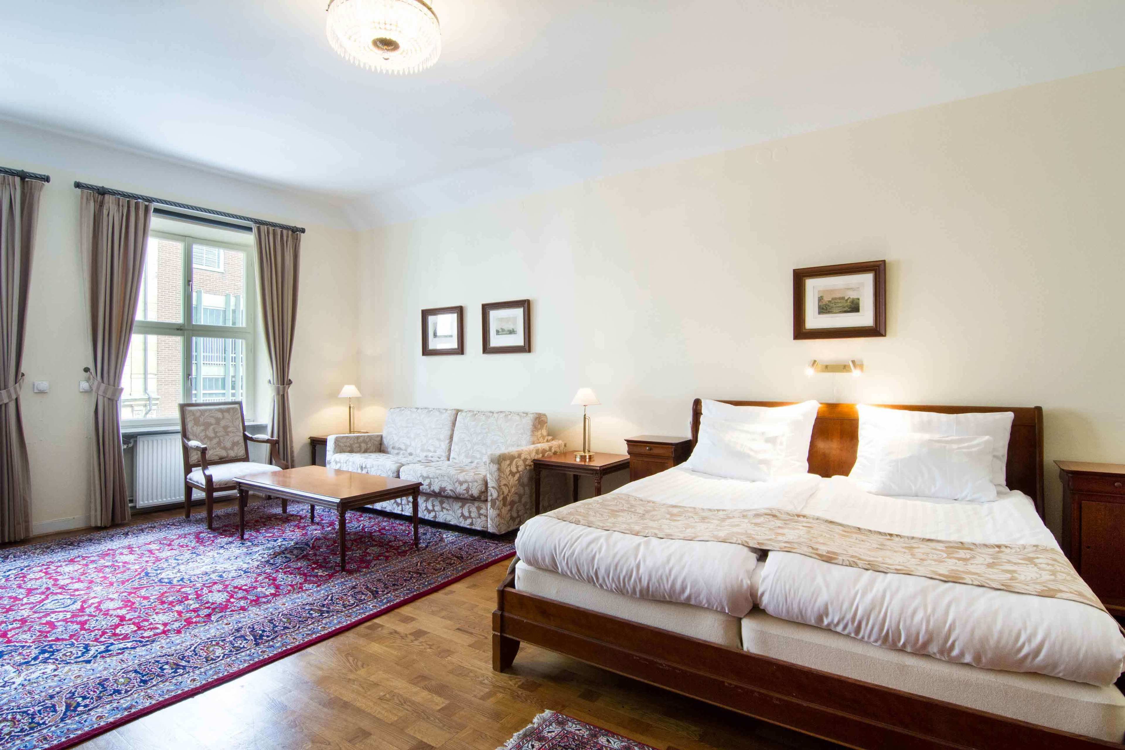 Minibar, bureau, Wi-Fi gratuit, draps fournis