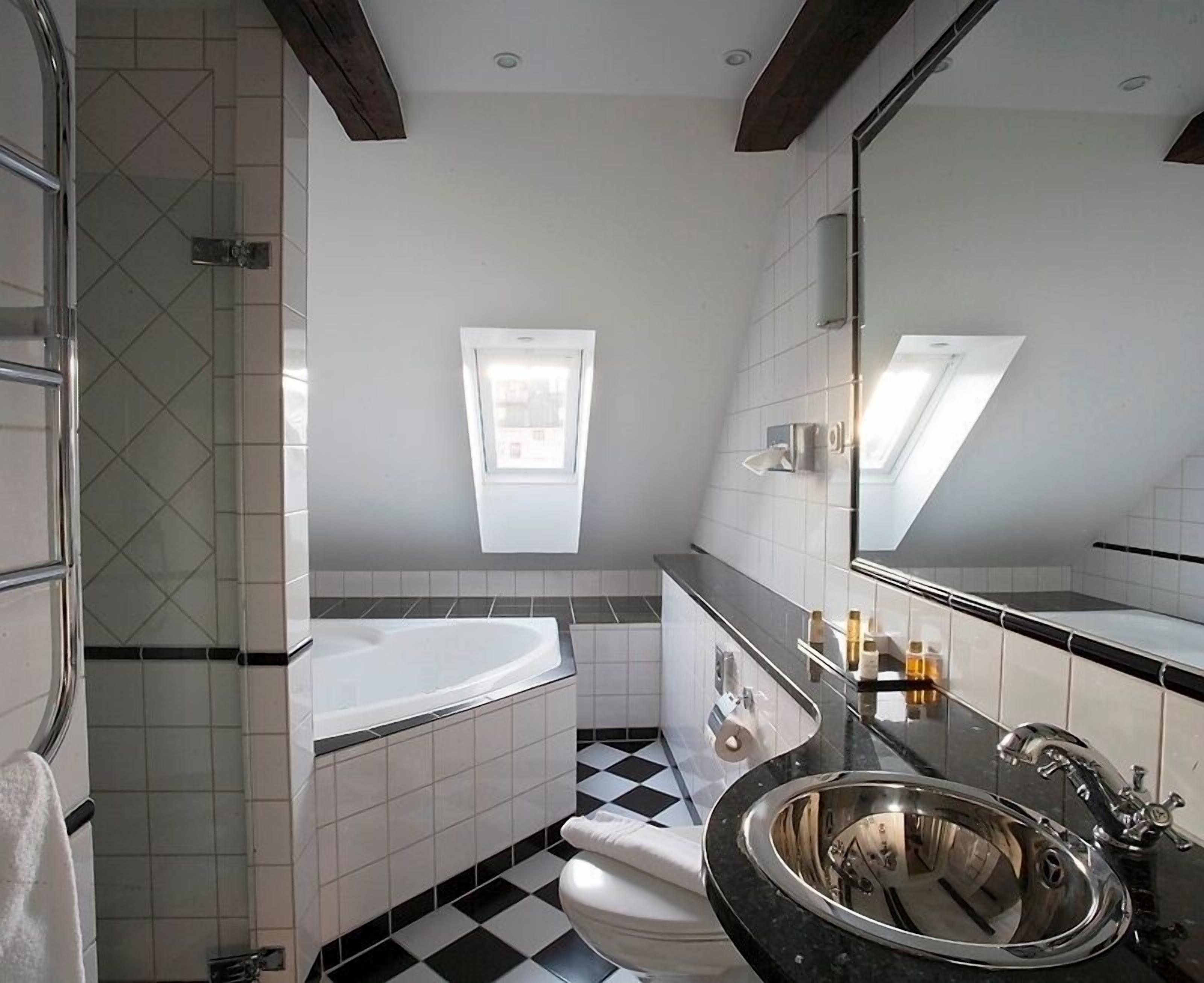 mini suite | bathroom | eco-friendly toiletries, hair dryer, towels