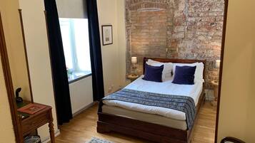 Minibar, desk, free WiFi, bed sheets