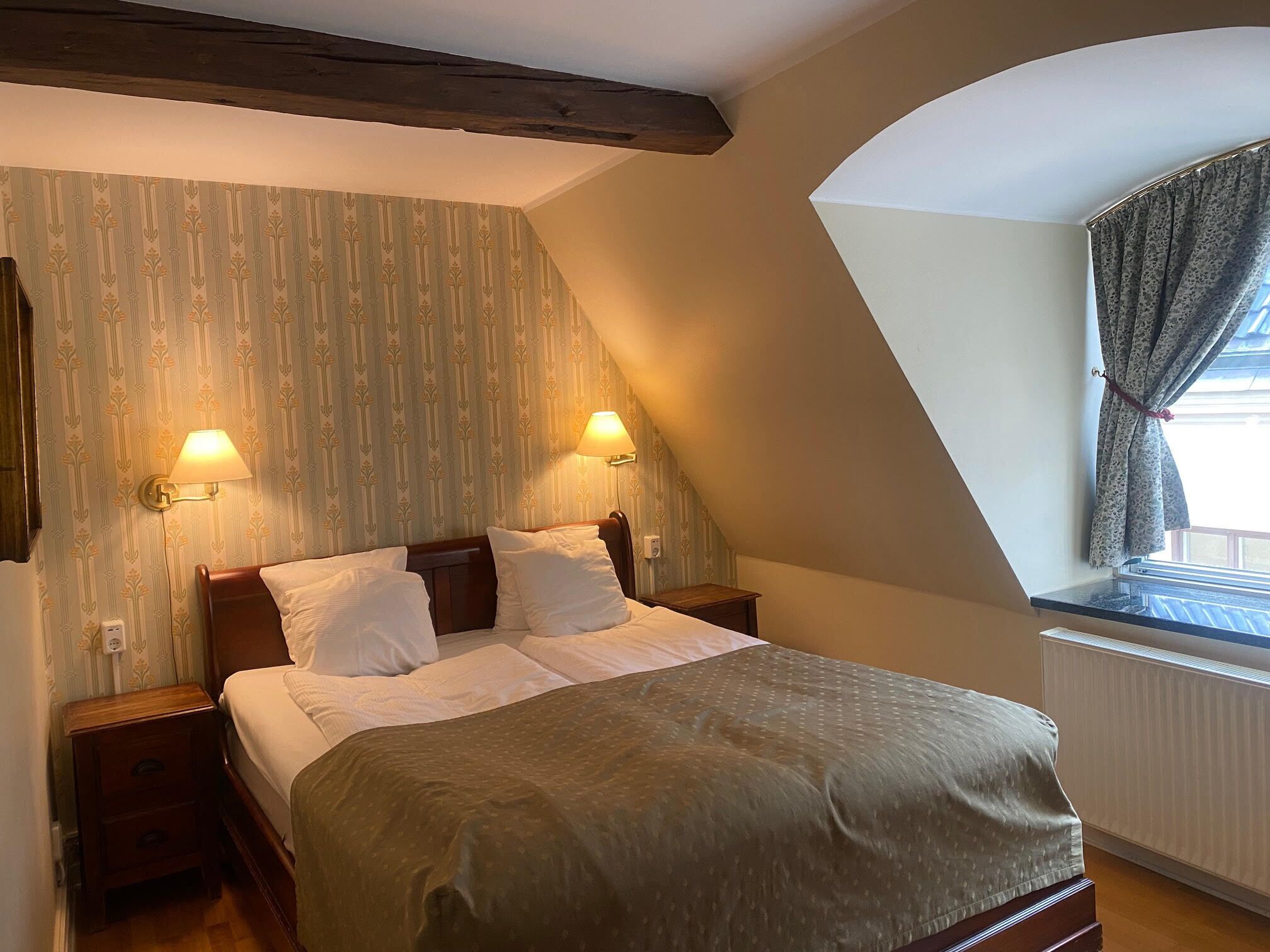 Habitación doble estándar | Minibar, escritorio, wifi gratis y ropa de cama 