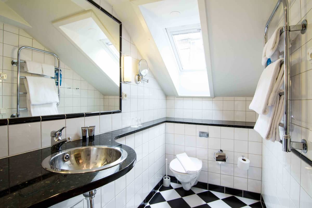 deluxe double room | bathroom | eco-friendly toiletries, hair dryer, towels