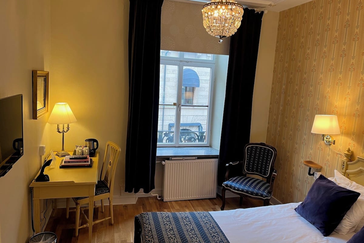 Minibar, Schreibtisch, kostenloses WLAN, Bettwäsche