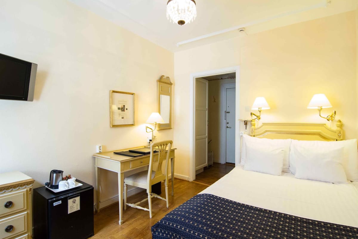 Minibar, bàn, truy cập Internet không dây miễn phí, bộ trải giường