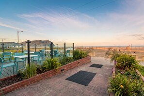 Property grounds - Seashore Inn on the Beach (Seaside)