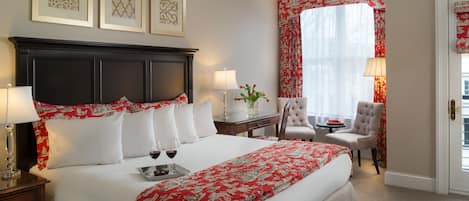 Quarto luxo, 1 cama King | Cofres nos quartos, individualmente decorados