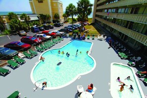 Outdoor pool - The Oceanfront Viking Motel (Myrtle Beach)