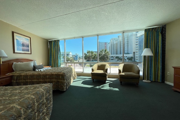 Habitació, 2 dormitoris, no fumadors, vistes a l'oceà | 1 dormitori, escriptori, planxa i posts de planxar i wifi gratuïta