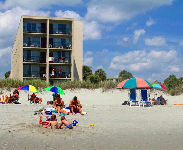 On the beach, white sand - The Oceanfront Viking Motel (Myrtle Beach)